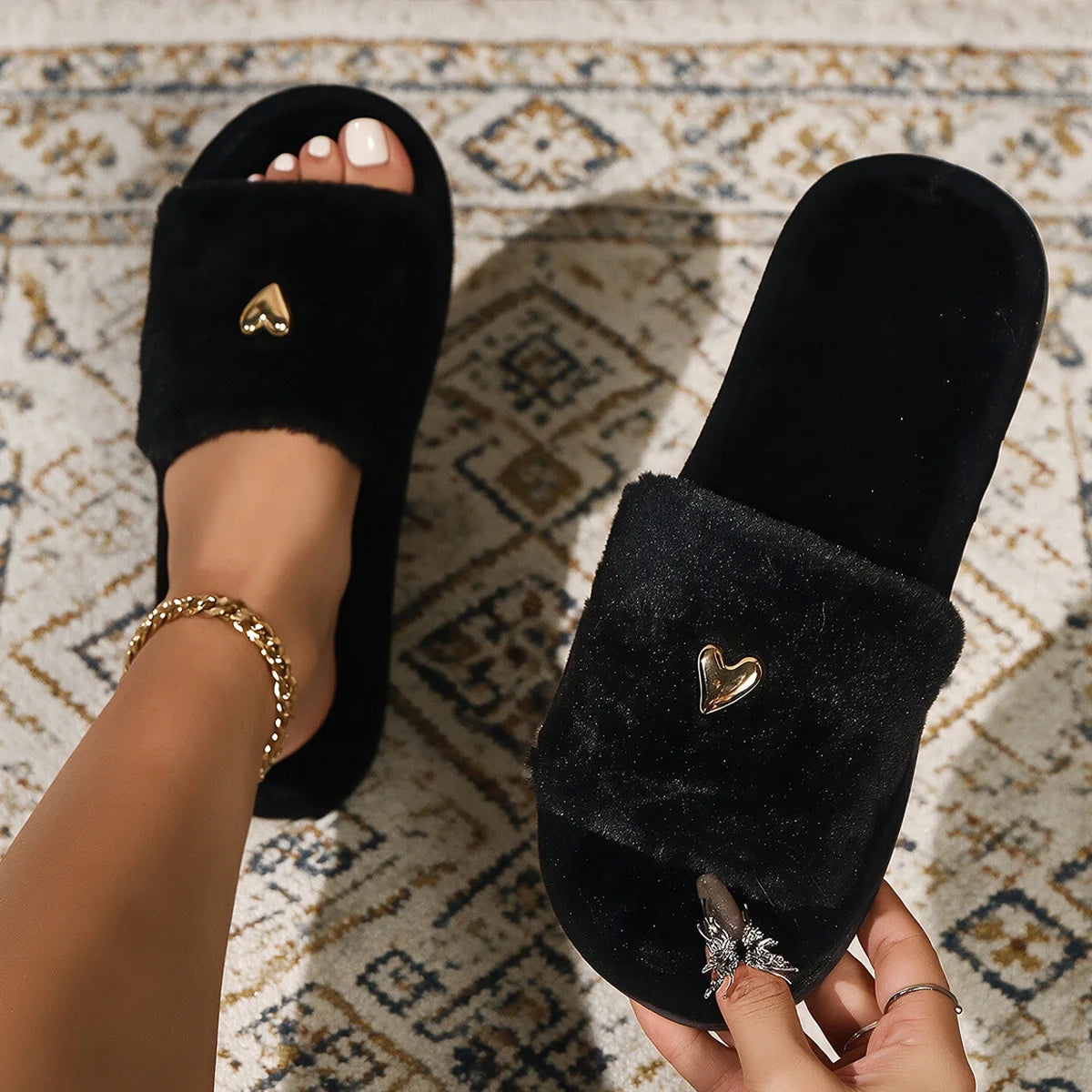 White Fluffy Fur Indoor Home Slippers for Women Autumn 2026 Comfortable Short Plush Slippers Plus Size 45 Warm Flat Heel Shoes