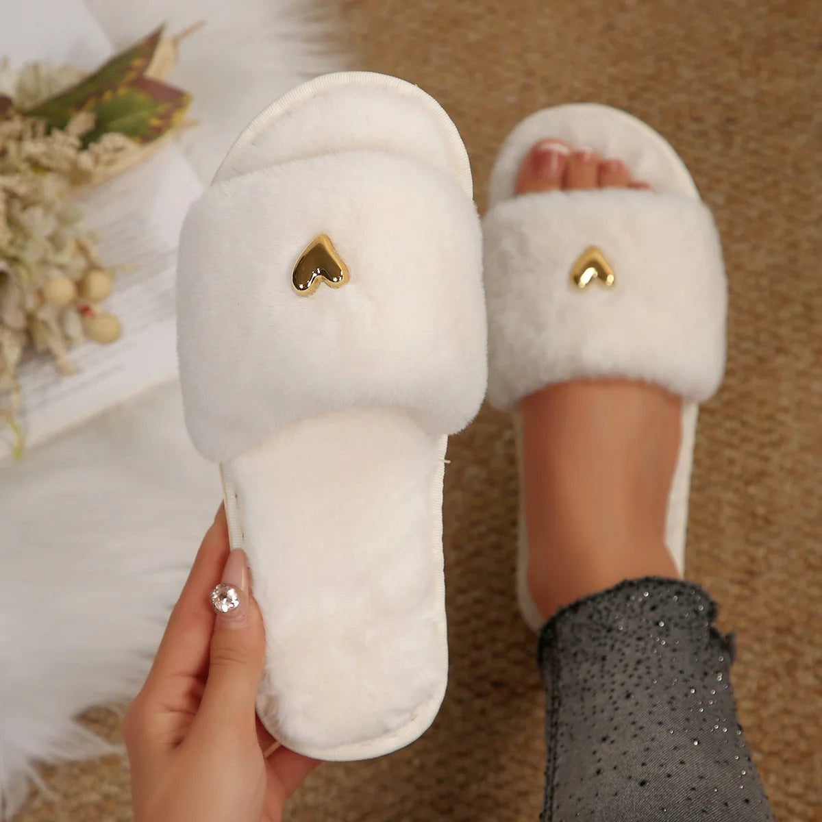 White Fluffy Fur Indoor Home Slippers for Women Autumn 2026 Comfortable Short Plush Slippers Plus Size 45 Warm Flat Heel Shoes